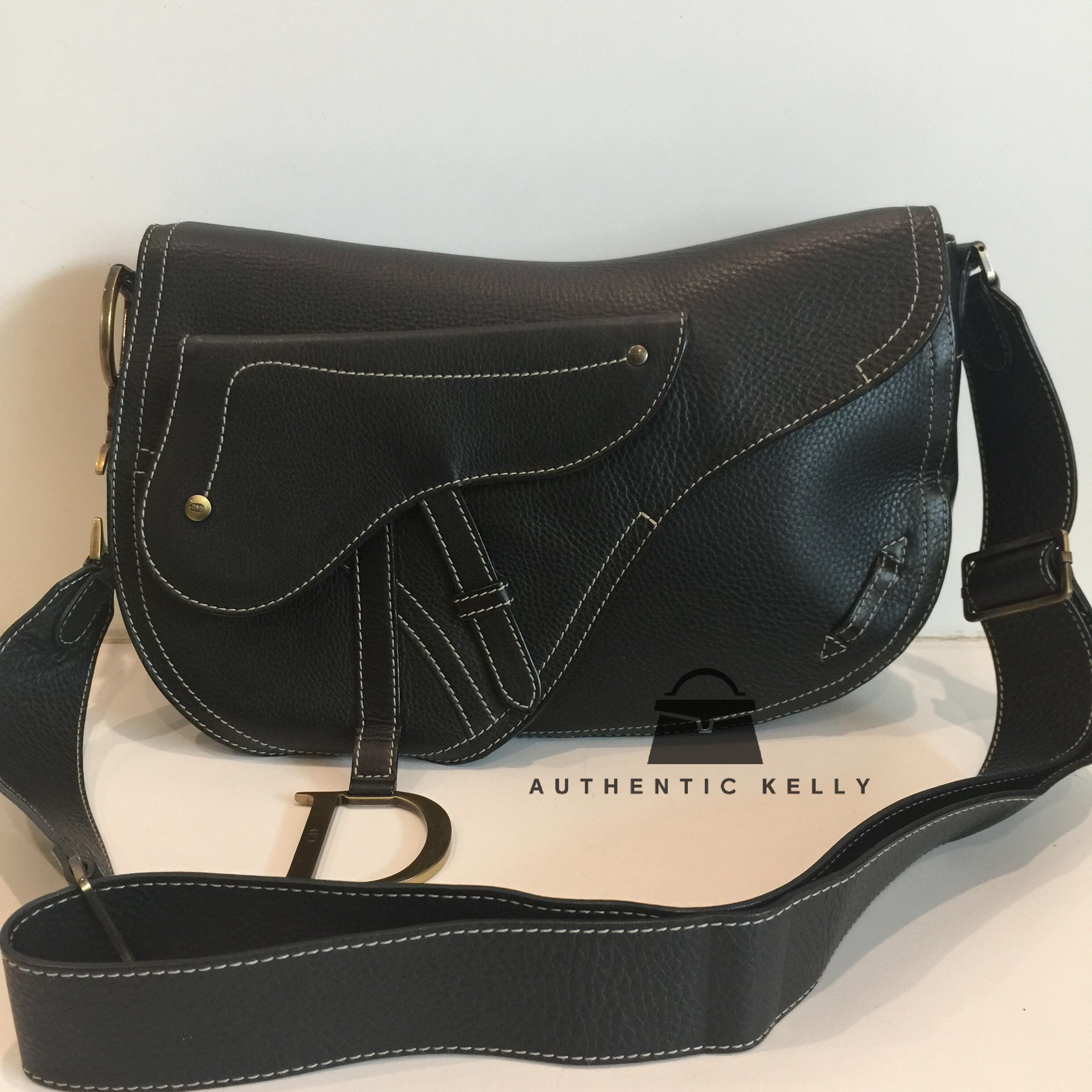 CHRISTIAN DIOR Black Leather Crossbody Saddle Bag – AuthenticKelly